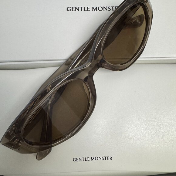 Gentle Monster Brown Tinted Sunglasses – Trendy Oversized Chic Gold Logo